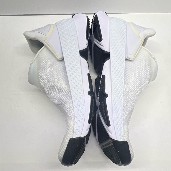Nike easy on/off Fly Easy woman’s laceless shoe size 9 white black - Picture 2 of 7